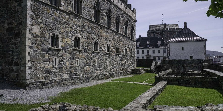 Фото: Замок Хаконсхаллен (Håkonshallen) В Бергене, Норвегия.