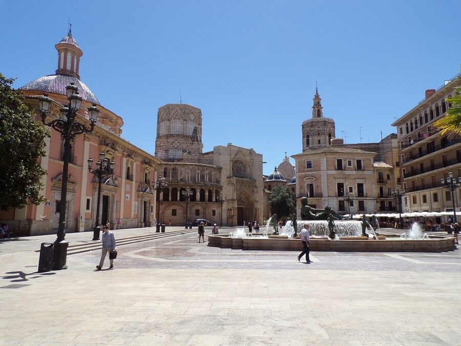 Фото: Площадь Святой Девы (Plaza de la Virgen), Валенсия