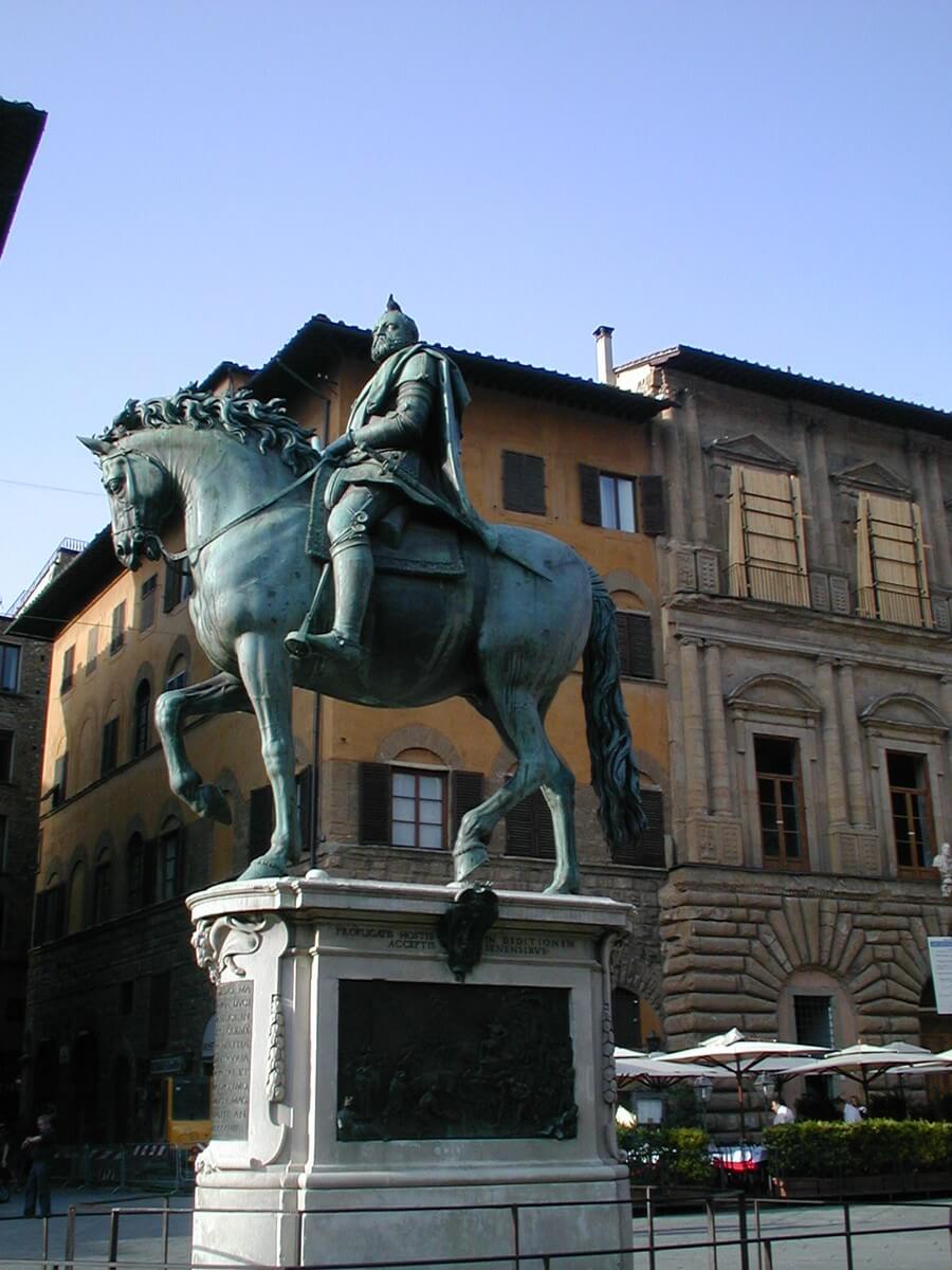 Фото: Памятник Козимо I Медичи, площадь Делла Синьория