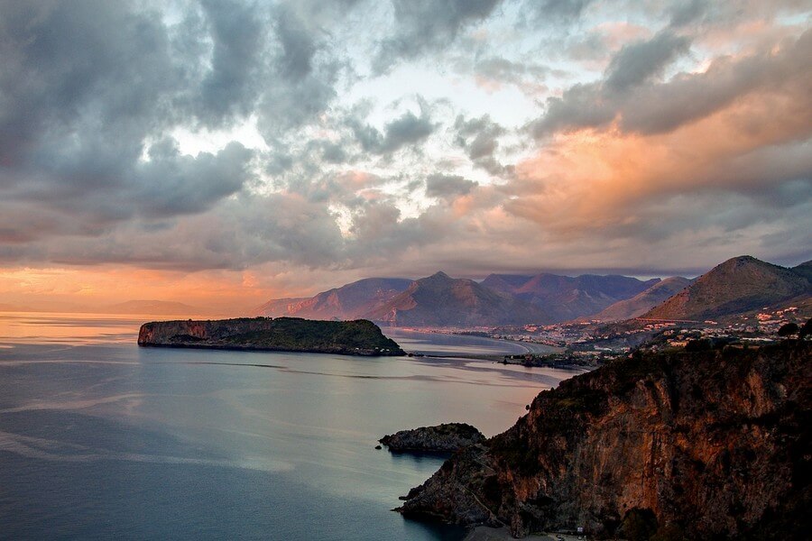 Фото: Прая-а-Маре (Praia a Mare) и остров Дино, Калабрия