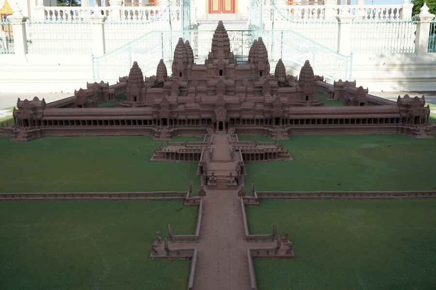 Фото: Уменьшенная модель Ангкорвата, Серебряная пагода, , Пномпень