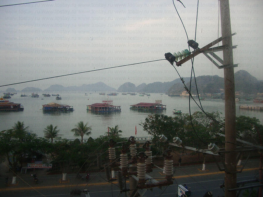 Фото: Вид на бухту Ха Лонг из окон отеля