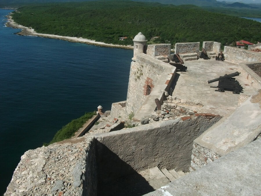 Castillo de San Pedro de la Roca (также известен как Castillo del Morro или San Pedro de la Roca Castle)