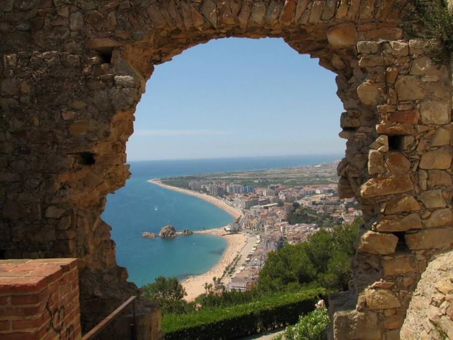 Фото: Замок Сан-Хуан (Castillo de San Juan), Бланес, Испания