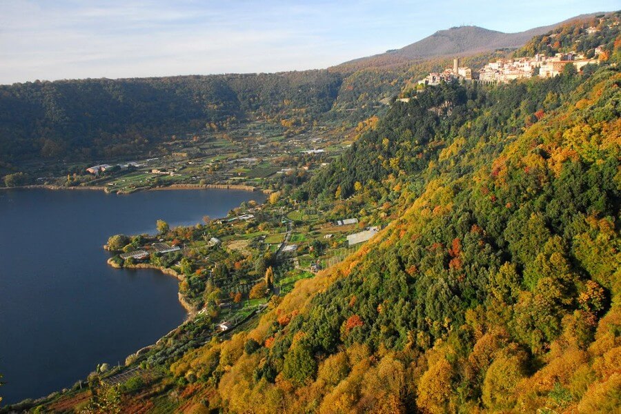 Фото: Озеро Неми (Lago di Nemi), Италия