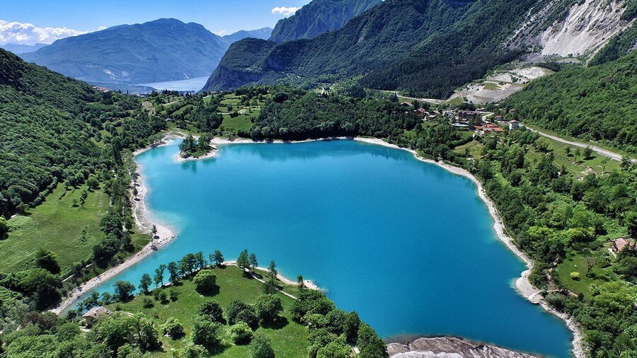 Фото: Озеро Тенно (Lago di Tenno), Италия