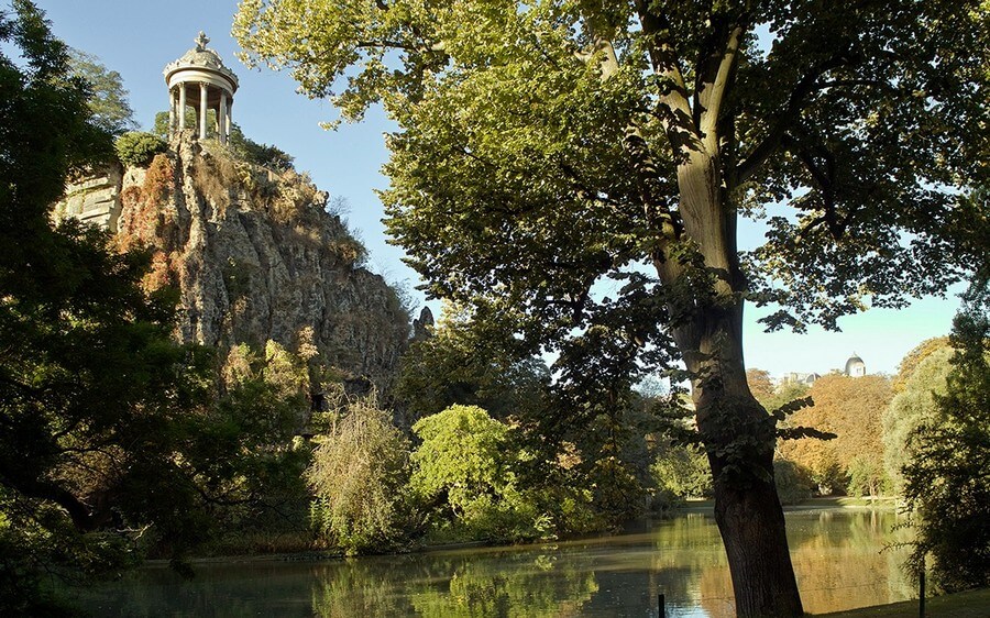 Фото: Парк Бют-Шомон (Parc des Buttes-Chaumont)