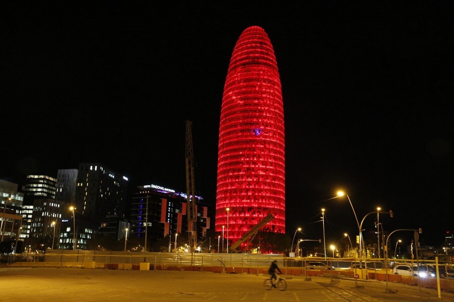 Фото: Башня Агбар ночью, Барселона, Испания