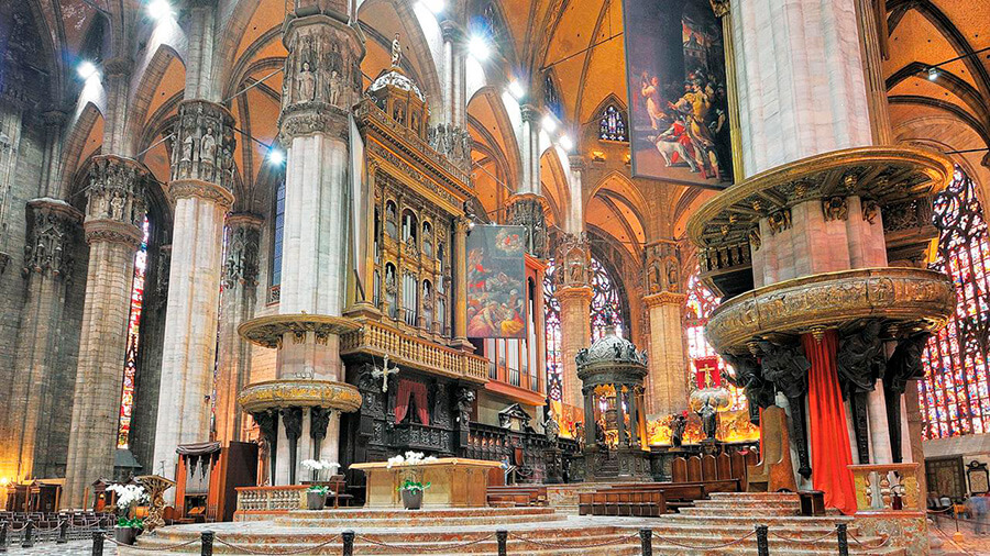 Фото: Внутри собора Дуомо в Милане, Италия
