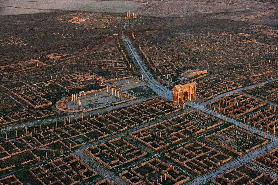 Фото: Древнеримский город Тимгад в Алжире (вид сверху)