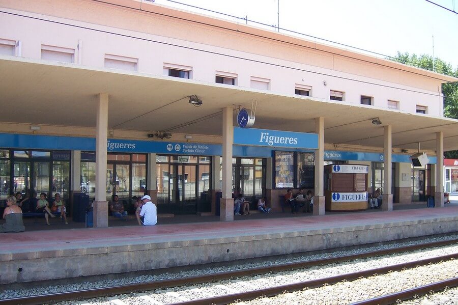 Фото: Ж/д вокзал (Estacio De Figueres), Фигерас