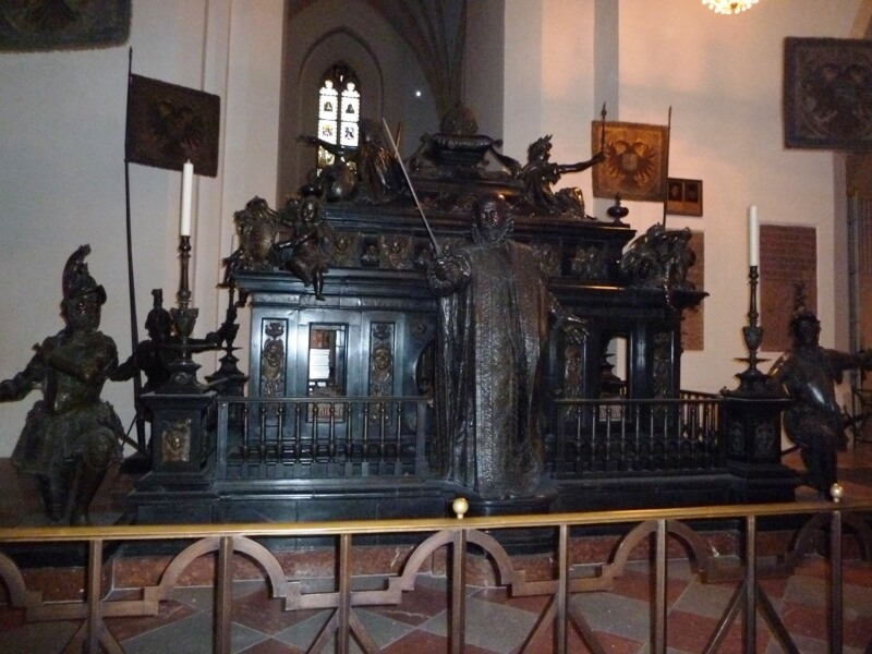 Фото: Гробница Людвига Баварского в Фрауенкирхе (Frauenkirche), Мюнхен