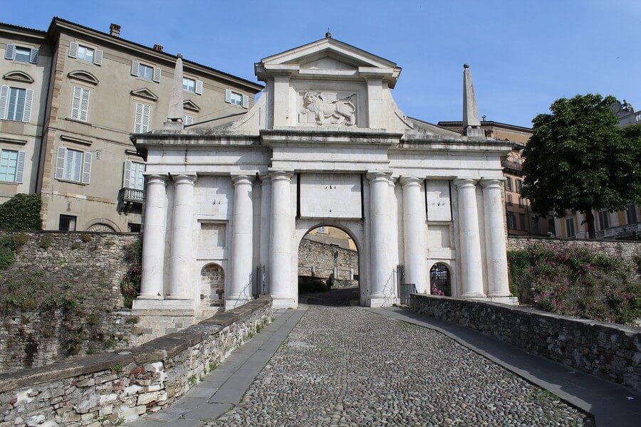 Фото: Ворота Сан-Джакомо (Porta San Giacomo), Бергамо