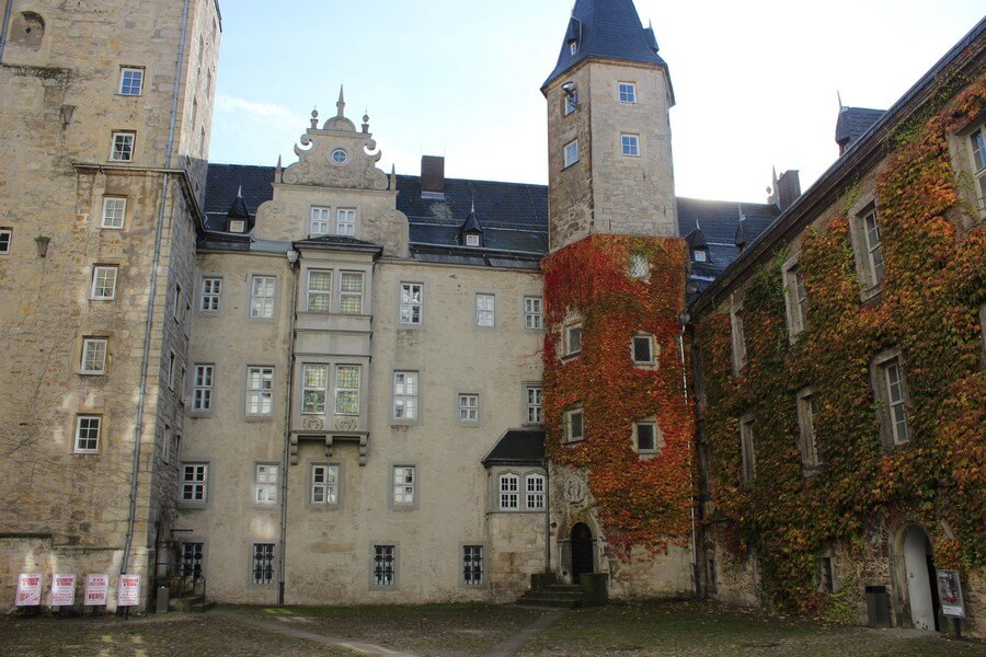 Фото: Замок Вольфсбург осенью (Wolfsburg Schloss), Вольфсбург