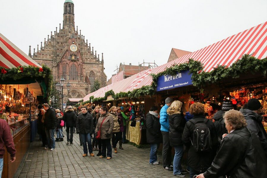 Фото: Вид с рыночной площади на Церковь Девы Марии, Нюрнберг