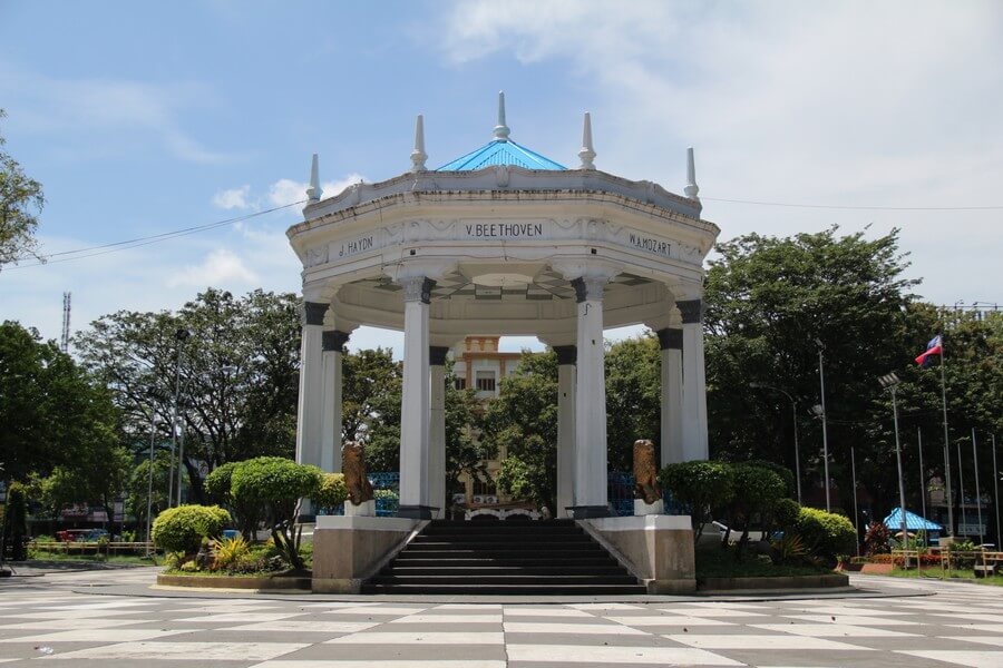 Фото: Общественная площадь Баколода (Bacolod Public Plaza)