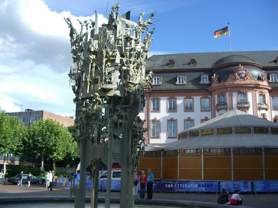 Фото: Карнавальный фонтан (Fastnachtbrunnen), Майнц