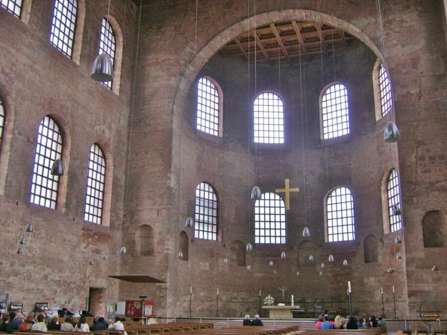 Фото: Внутри базилики Константина (Basilica of Constantine), Трир