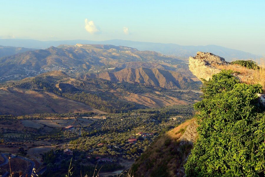 Фото: Горный Джераче (Gerace), Калабрия