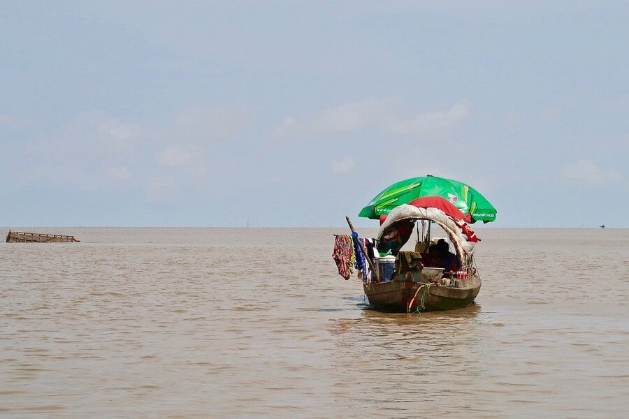 Фото: Большое пресное озеро в Камбодже
