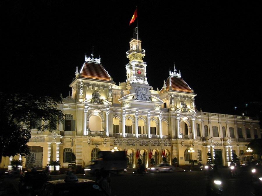 Фото: Здание городского совета на площади Хошимина (Ho Chi Minh Squares)