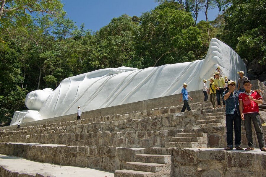 Фото: Лежащий Будда на горе Таку (Ta Cu Mountain / Núi Tà Cú), Вьетнам
