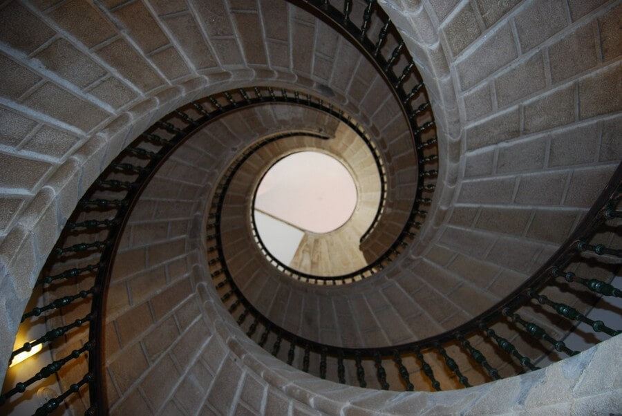 Фото: Лестница в музее этнографии Побо-Галего (Museo do Pobo Galego), Сантьяго-де-Компостела