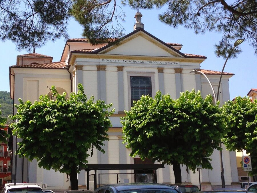 Фото: Церковь Св. Амвросия (Chiesa Santi Ambrogio e Theodolo), Стреза